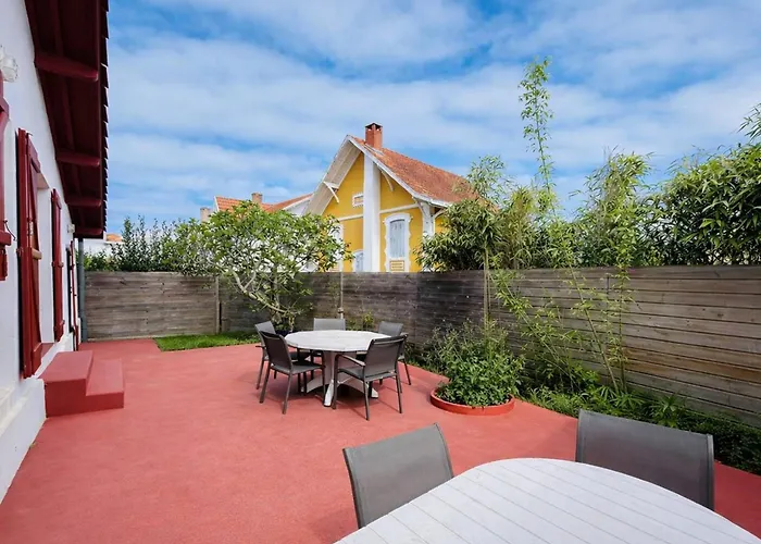 Дом отдыха Maison Basque Avec Terrasse, Clim, Et Wi-fi A 600m De La - - Fr-1-433-69 *