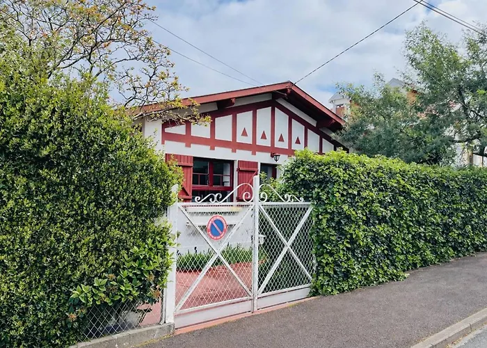 Maison Basque Avec Terrasse, Clim, Et Wi-fi A 600m De La - - Fr-1-433-69 *